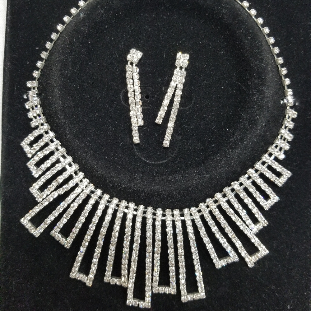 Rhinestone necklace set